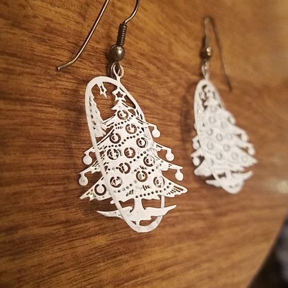 Metal die cut Christmas tree earrings - Picture 6 of 7